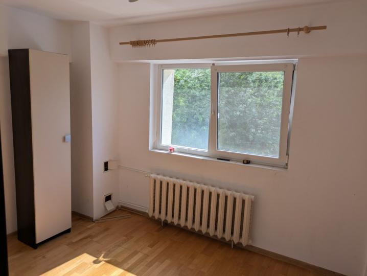 Apartament -4 camere -decomandat-Zona Stefan Cel Mare-Mosilor