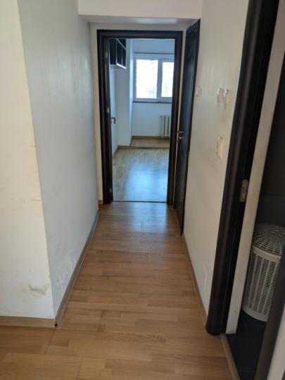 Apartament -4 camere -decomandat-Zona Stefan Cel Mare-Mosilor