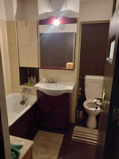 Apartament -4 camere -decomandat-Zona Stefan Cel Mare-Mosilor