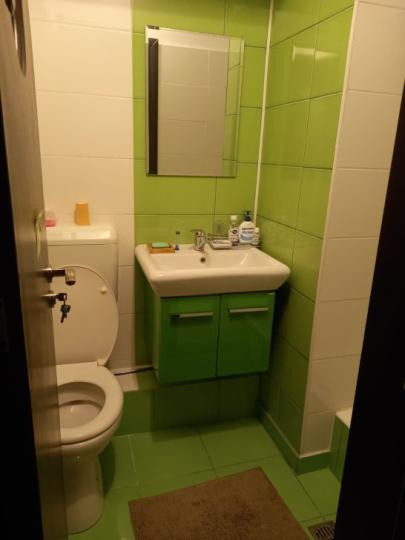 Apartament -4 camere -decomandat-Zona Stefan Cel Mare-Mosilor