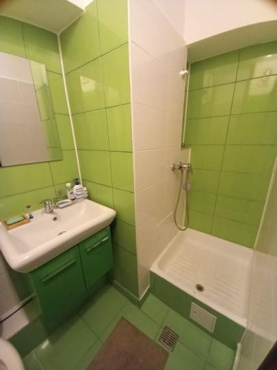 Apartament -4 camere -decomandat-Zona Stefan Cel Mare-Mosilor