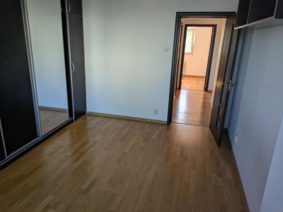 Apartament -4 camere -decomandat-Zona Stefan Cel Mare-Mosilor