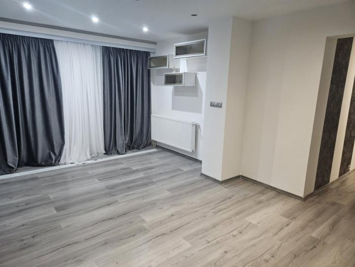 Apartament -4 camere -decomandat-Zona Sebastian