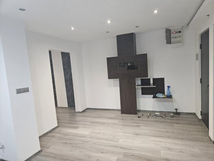 Apartament -4 camere -decomandat-Zona Sebastian