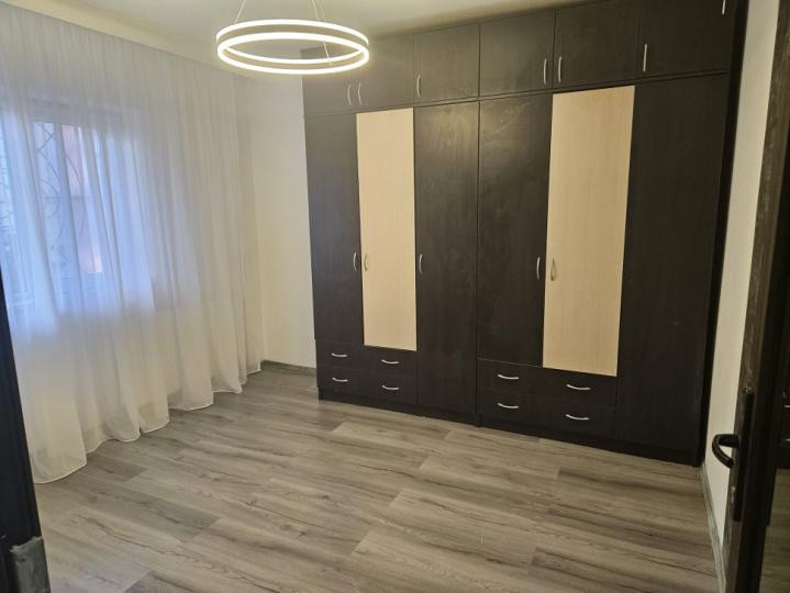 Apartament -4 camere -decomandat-Zona Sebastian