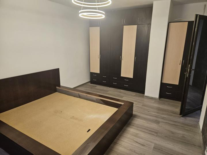 Apartament -4 camere -decomandat-Zona Sebastian