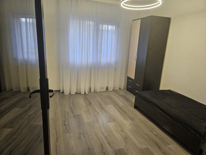 Apartament -4 camere -decomandat-Zona Sebastian