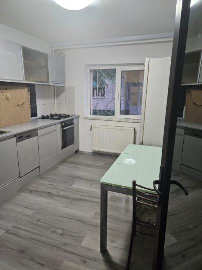 Apartament -4 camere -decomandat-Zona Sebastian