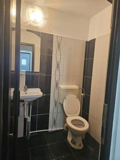 Apartament -4 camere -decomandat-Zona Sebastian