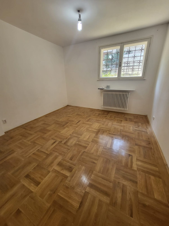 Apartament 3 camere - Stefan cel Mare/Dinamo - Demisol inalt in casa