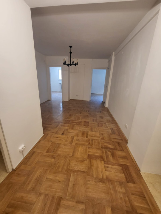 Apartament 3 camere - Stefan cel Mare/Dinamo - Demisol inalt in casa