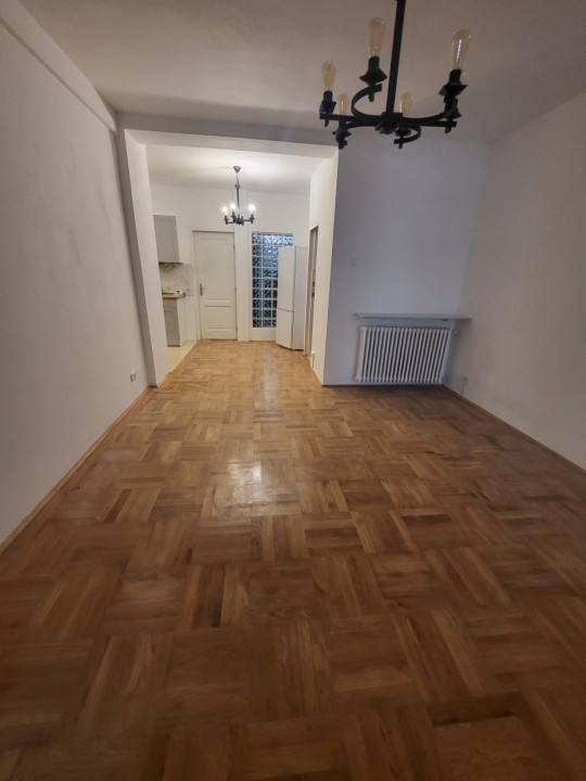 Apartament 3 camere - Stefan cel Mare/Dinamo - Demisol inalt in casa