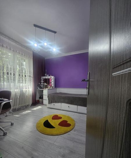 Apartament -3 camere -decomandat-Zona Colentina