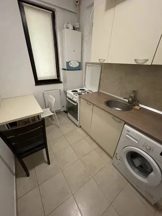 Apartament 2 camere-zona Damaroaia
