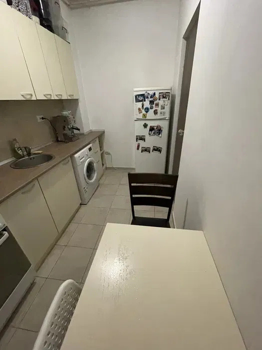 Apartament 2 camere-zona Damaroaia