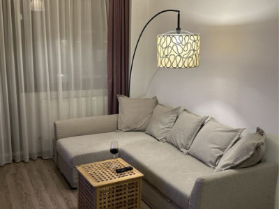 Apartament 2 camere-zona Damaroaia
