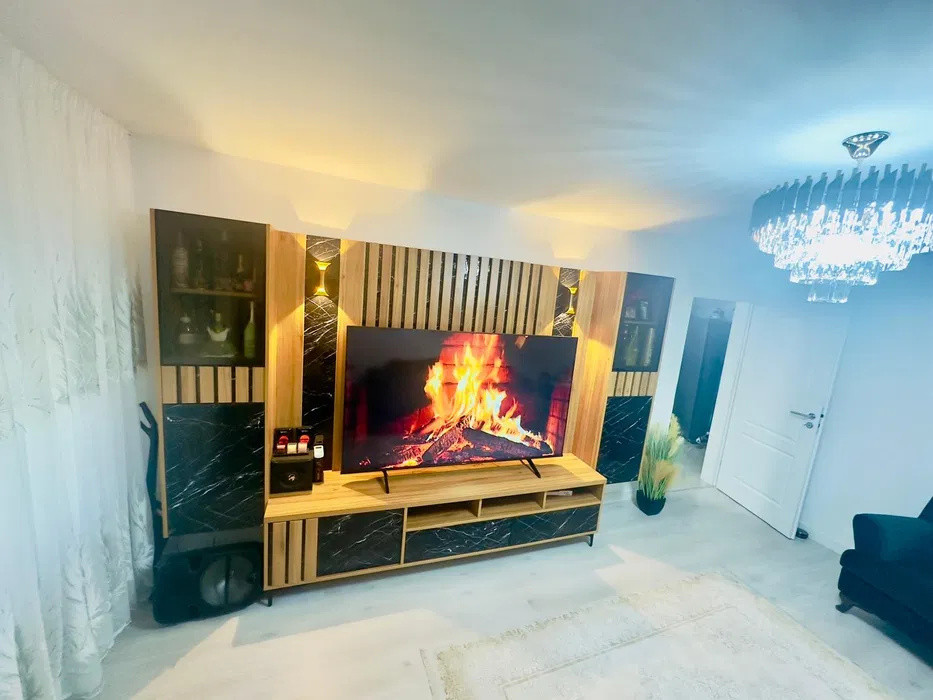 Apartament 3 camere-decomandat-zona Uverturii