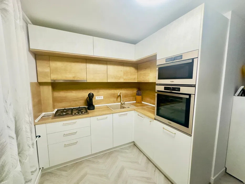 Apartament 3 camere-decomandat-zona Uverturii