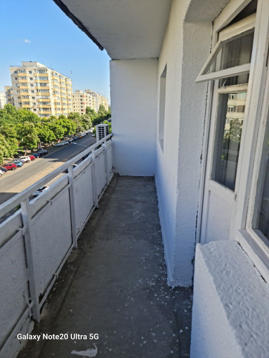 Apartament 3 camere -  1983- Bulevardul  Chisinau 