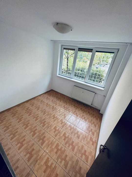 Apartament 4 camere- zona Apusului / Gorjului