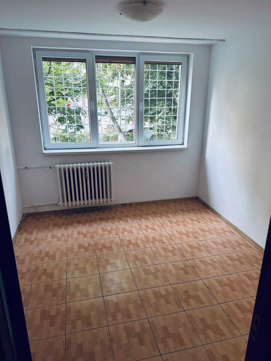 Apartament 4 camere- zona Apusului / Gorjului