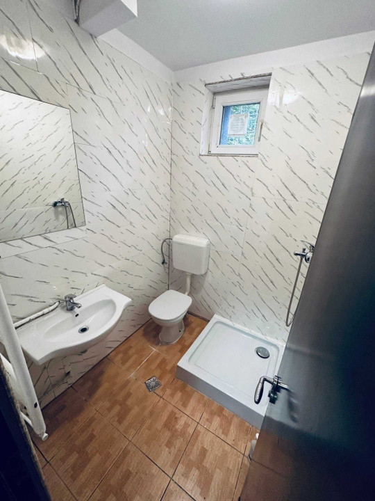 Apartament 4 camere- zona Apusului / Gorjului