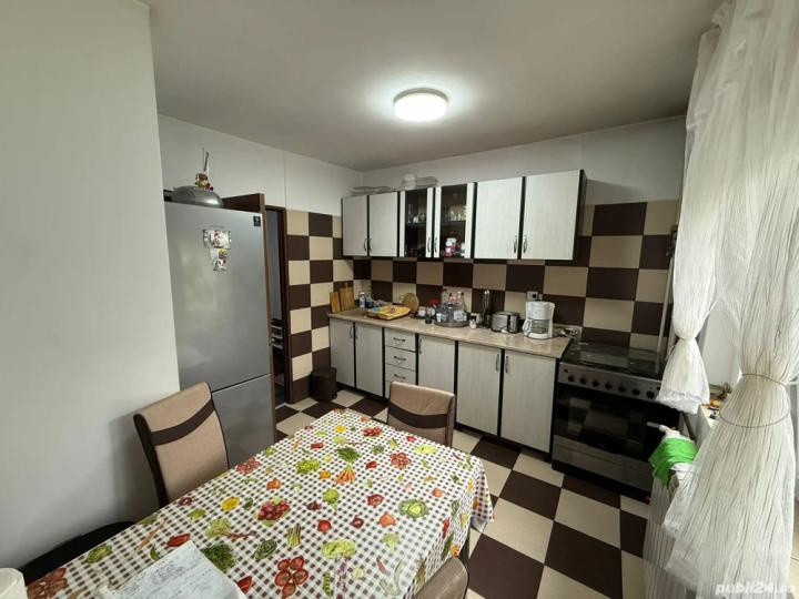 Apartament -3 camere -decomandat-Zona 13 Septembrie