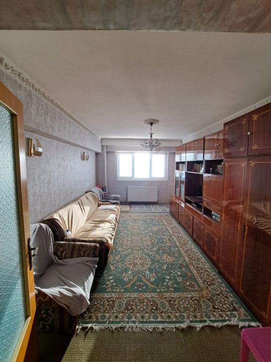Apartament 4 camere-decomandat-zona Crangasi