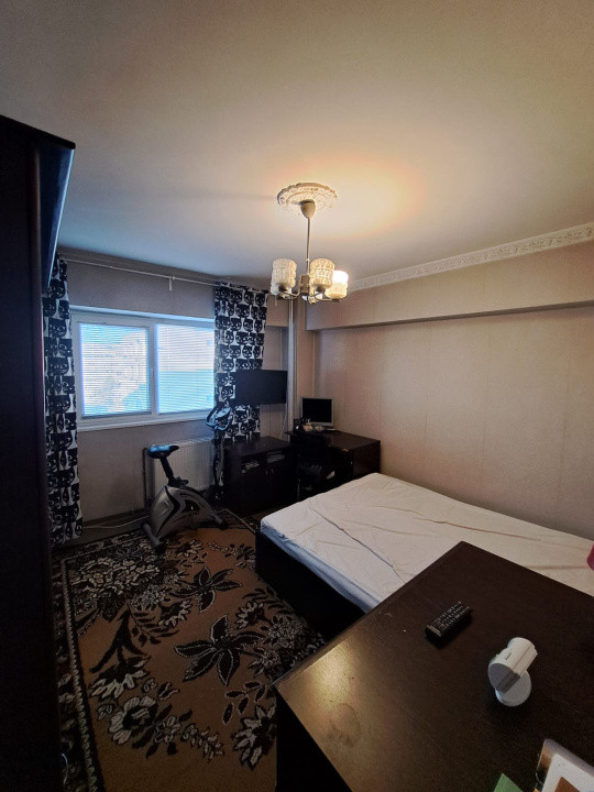 Apartament 4 camere-decomandat-zona Crangasi