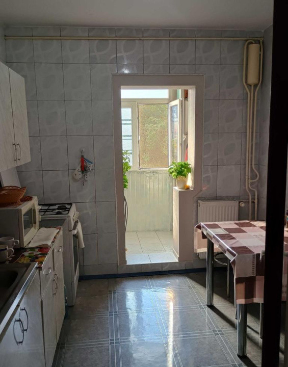 Apartament 2 camere decomandat Resita-Giurgiului