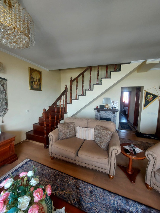Apartament -5 camere -decomandat-Zona Fundeni