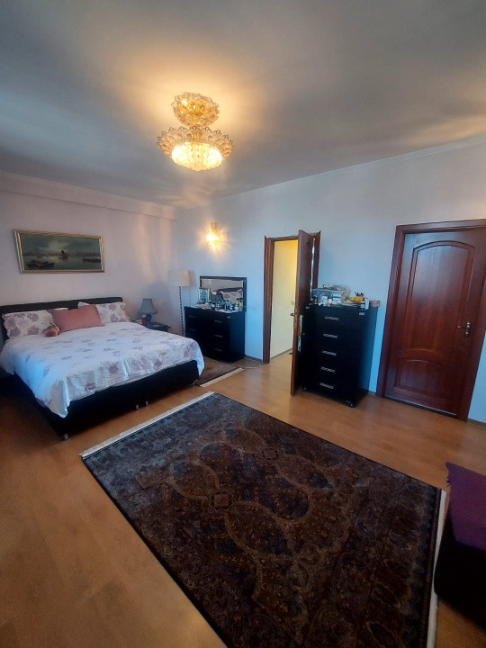 Apartament -5 camere -decomandat-Zona Fundeni