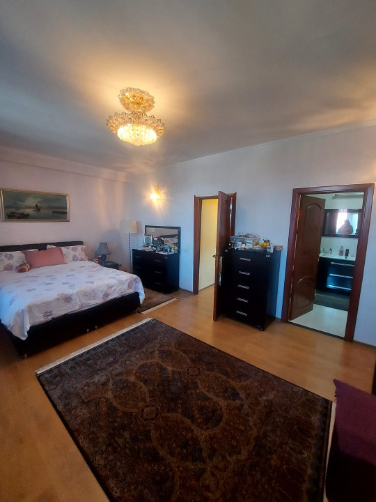 Apartament -5 camere -decomandat-Zona Fundeni
