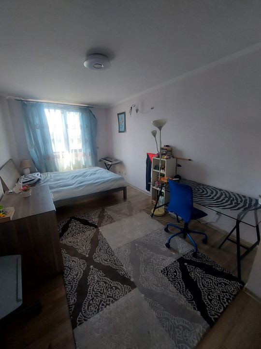 Apartament -5 camere -decomandat-Zona Fundeni