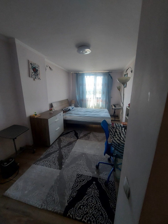Apartament -5 camere -decomandat-Zona Fundeni
