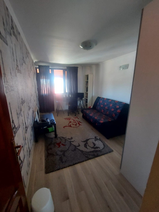 Apartament -5 camere -decomandat-Zona Fundeni
