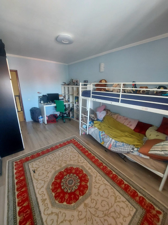 Apartament -5 camere -decomandat-Zona Fundeni