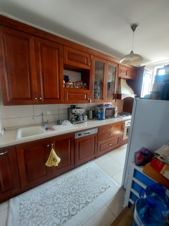 Apartament -5 camere -decomandat-Zona Fundeni