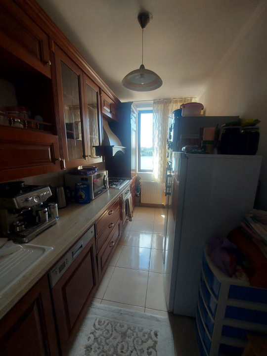 Apartament -5 camere -decomandat-Zona Fundeni