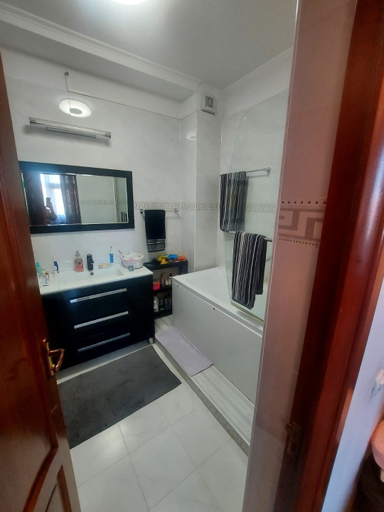 Apartament -5 camere -decomandat-Zona Fundeni