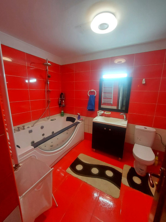 Apartament -5 camere -decomandat-Zona Fundeni