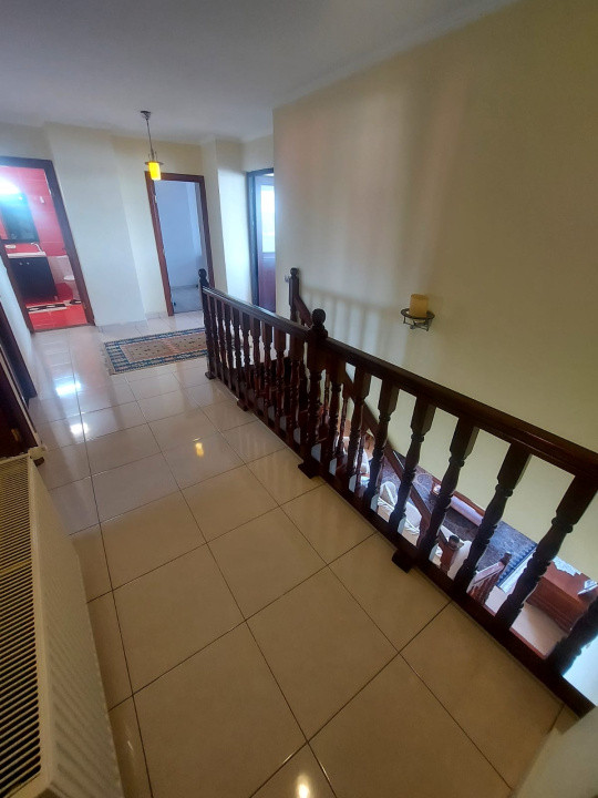 Apartament -5 camere -decomandat-Zona Fundeni