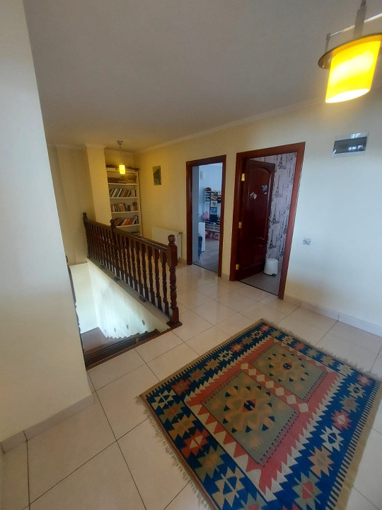Apartament -5 camere -decomandat-Zona Fundeni