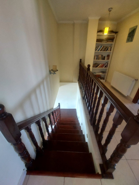 Apartament -5 camere -decomandat-Zona Fundeni