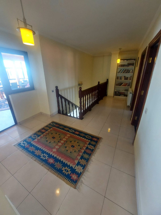 Apartament -5 camere -decomandat-Zona Fundeni
