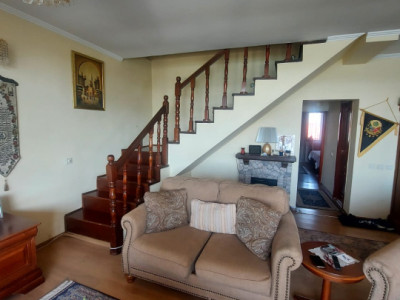 Apartament -5 camere -decomandat-Zona Fundeni