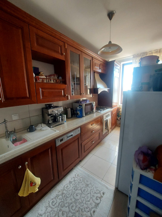 Apartament -5 camere -decomandat-Zona Colentina-Fundeni