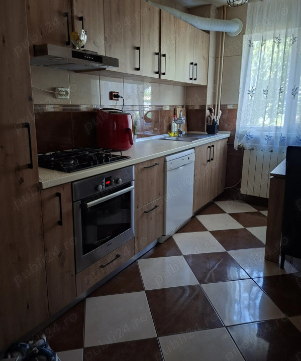 Apartament 3 camere -semideconandat- zona Militari 