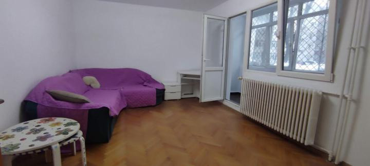 Apartament -3 camere -decomandat-Zona Titan