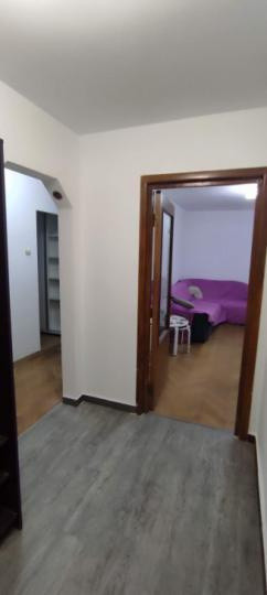 Apartament -3 camere -decomandat-Zona Titan